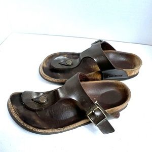 Birkenstock Gizeh dark brown leather sandals, size L4